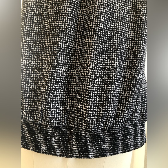 WhiteHouseBlackmarket short sleeve top. - Picture 9 of 14